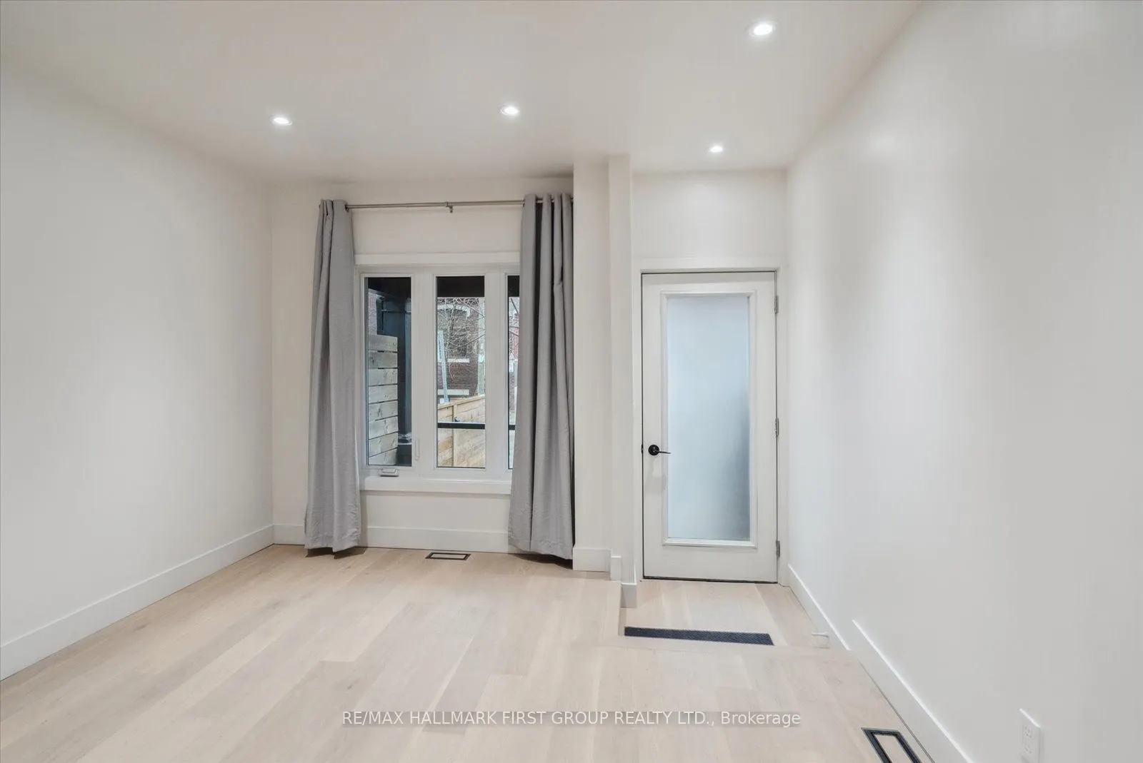 285 Rhodes Avenue, #Upper