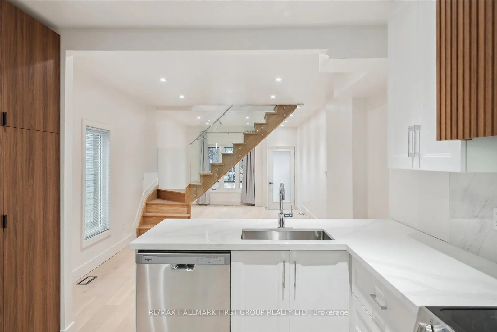 285 Rhodes Avenue, #Upper