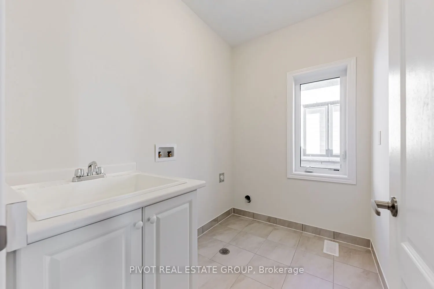 12 Waterfront Crescent