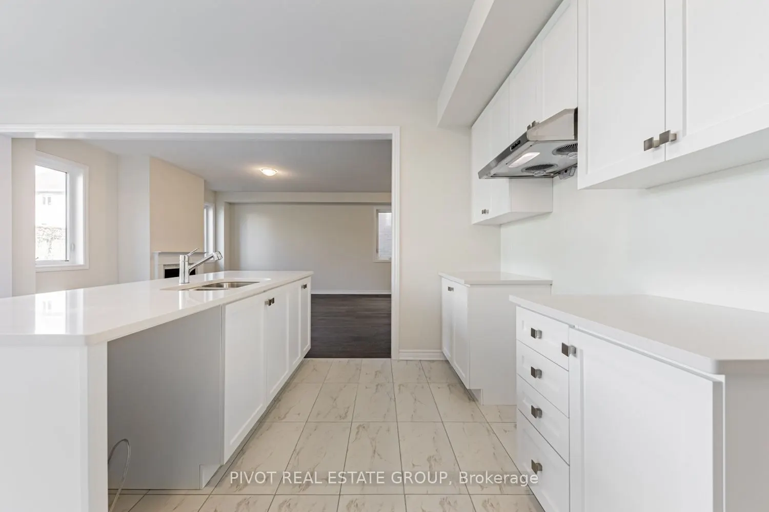 12 Waterfront Crescent