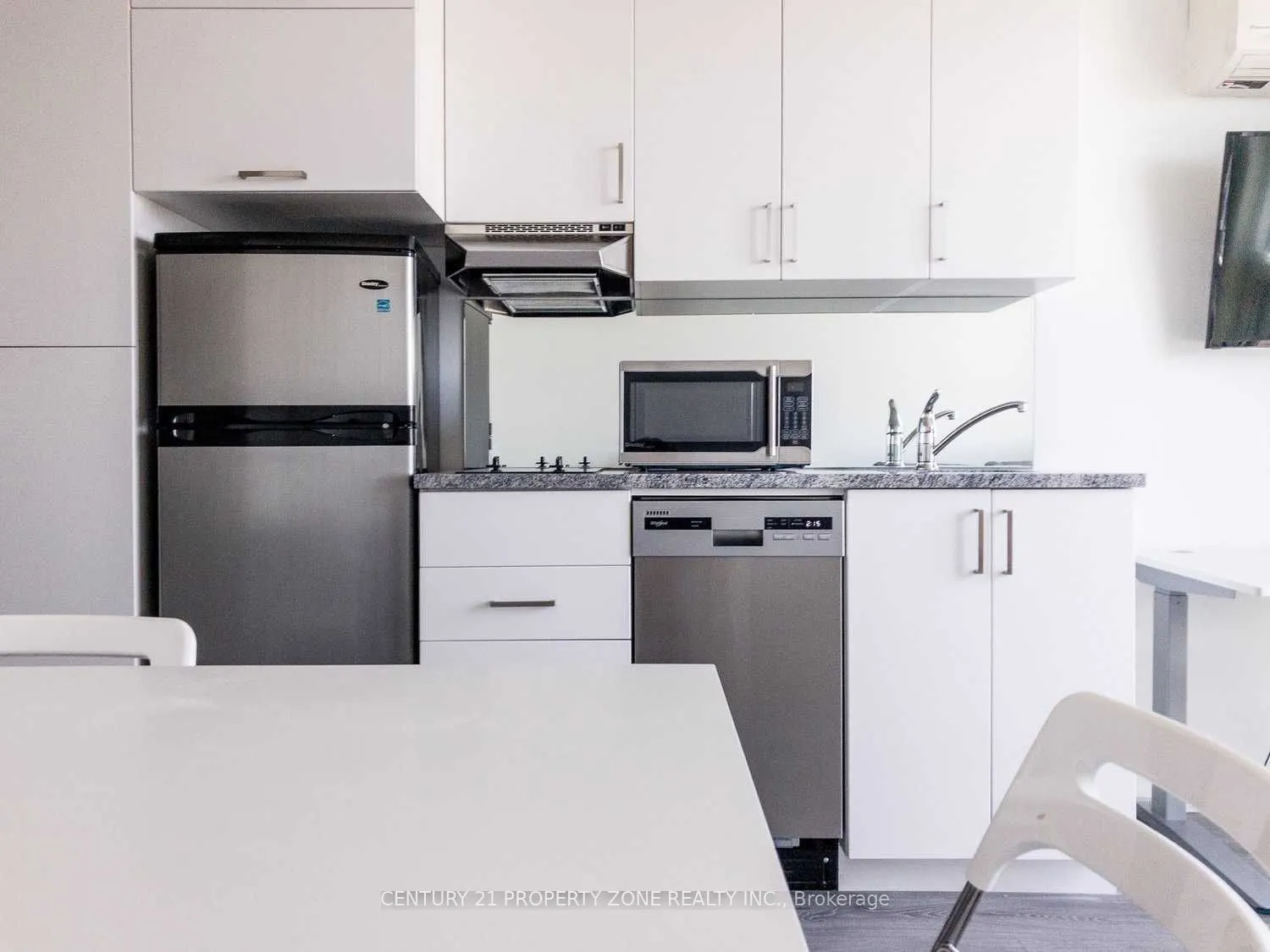 1900 Simcoe Street N, #639