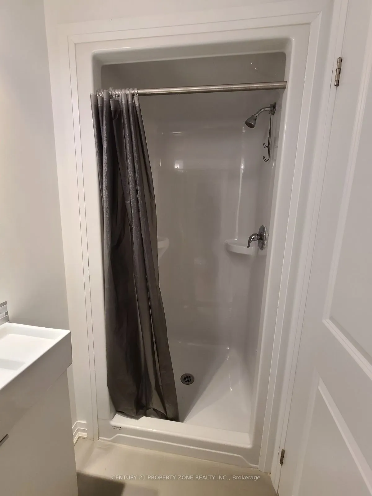 1900 Simcoe Street N, #639