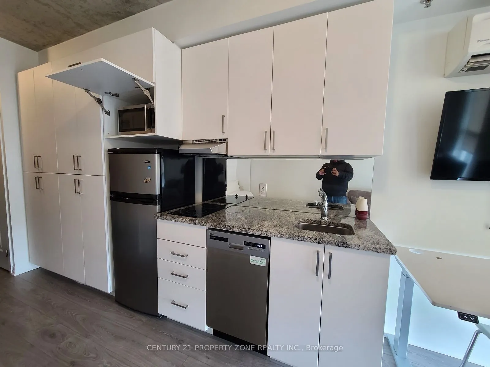 1900 Simcoe Street N, #639