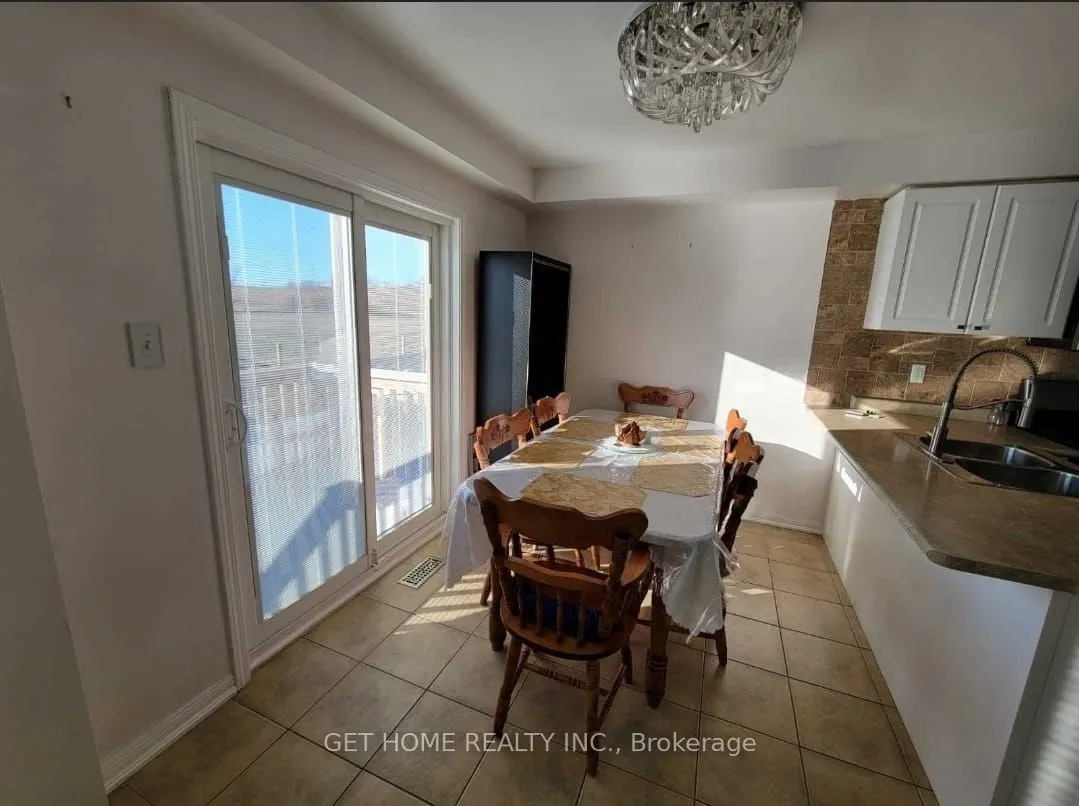 1548 Sarasota Crescent