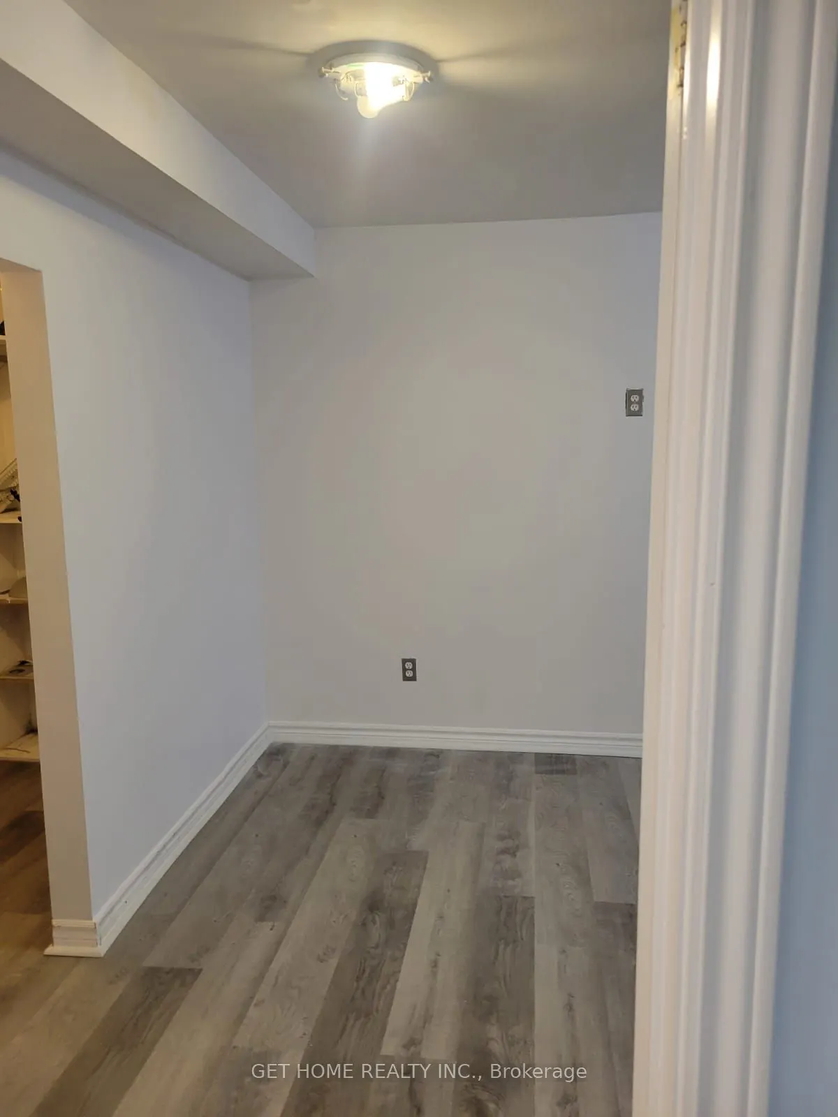 1548 Sarasota Crescent