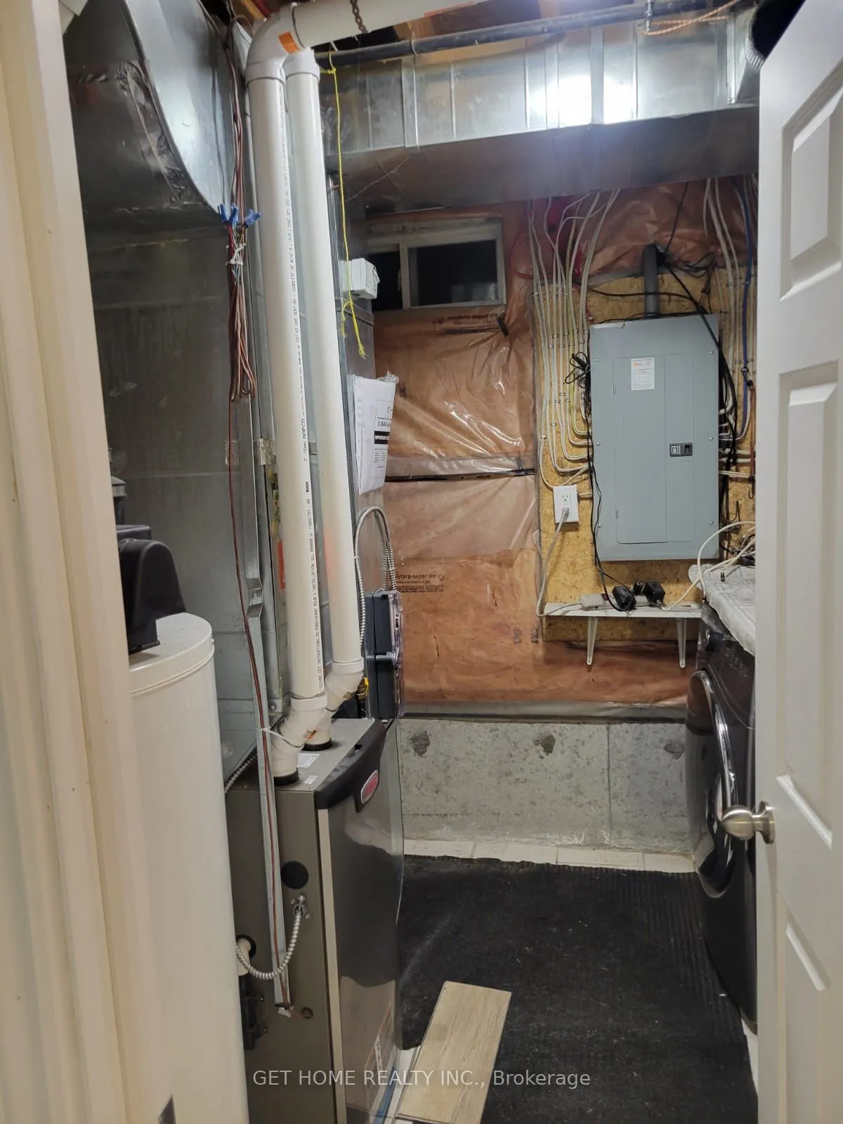 1548 Sarasota Crescent