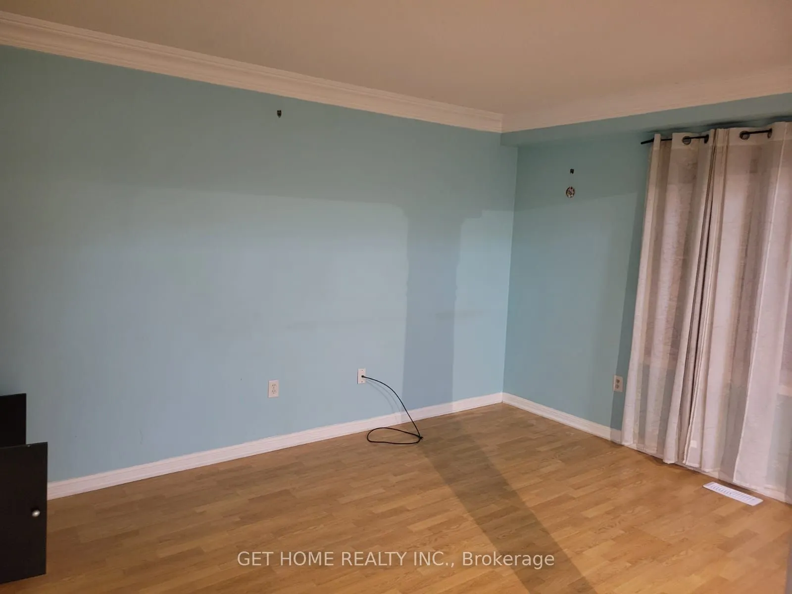 1548 Sarasota Crescent