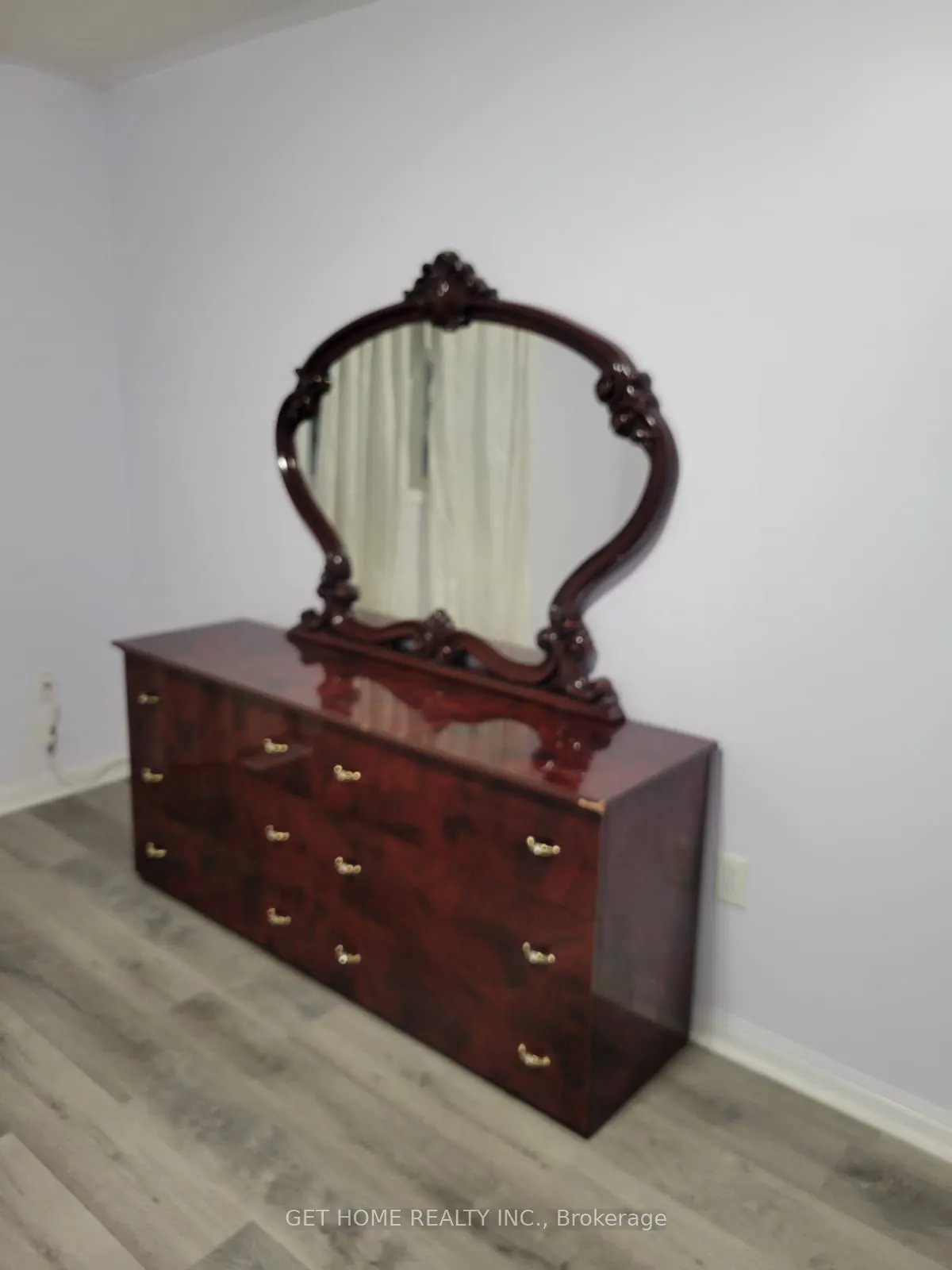 1548 Sarasota Crescent