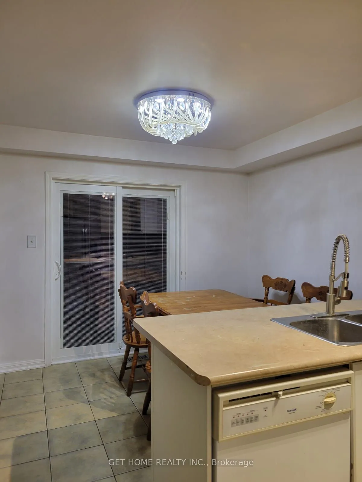 1548 Sarasota Crescent