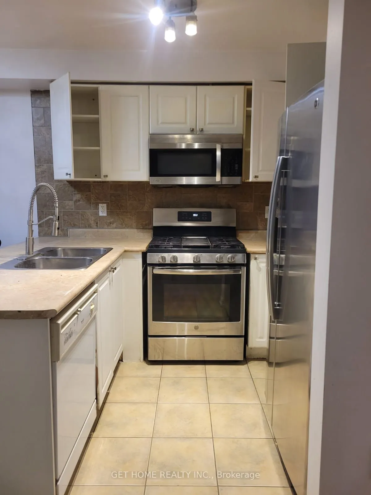 1548 Sarasota Crescent