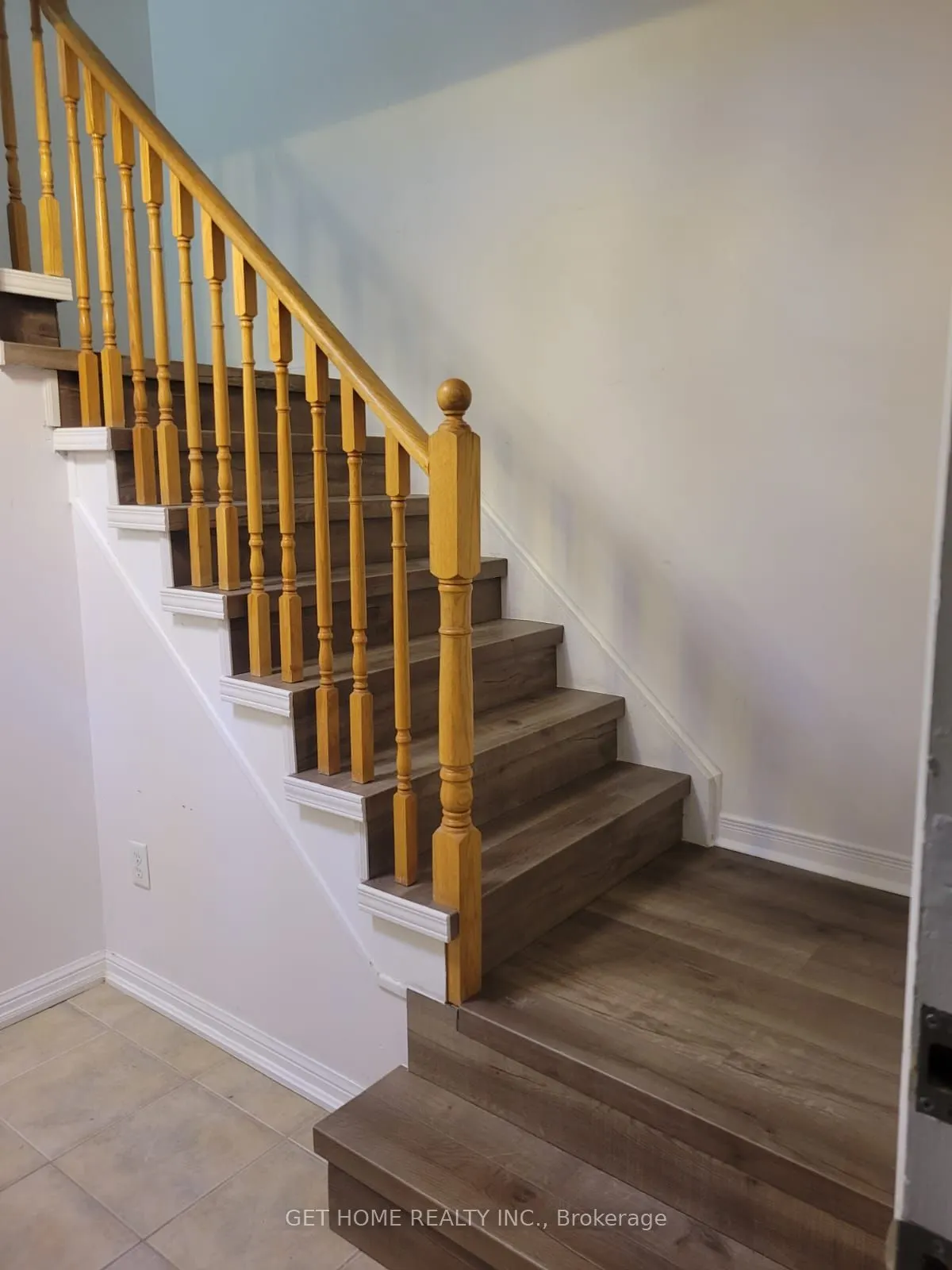 1548 Sarasota Crescent