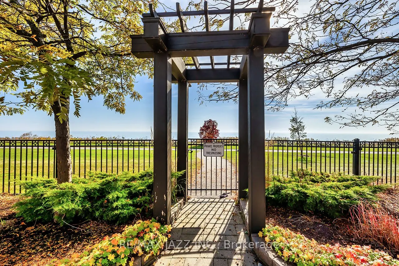 375 Lakebreeze Drive, #102