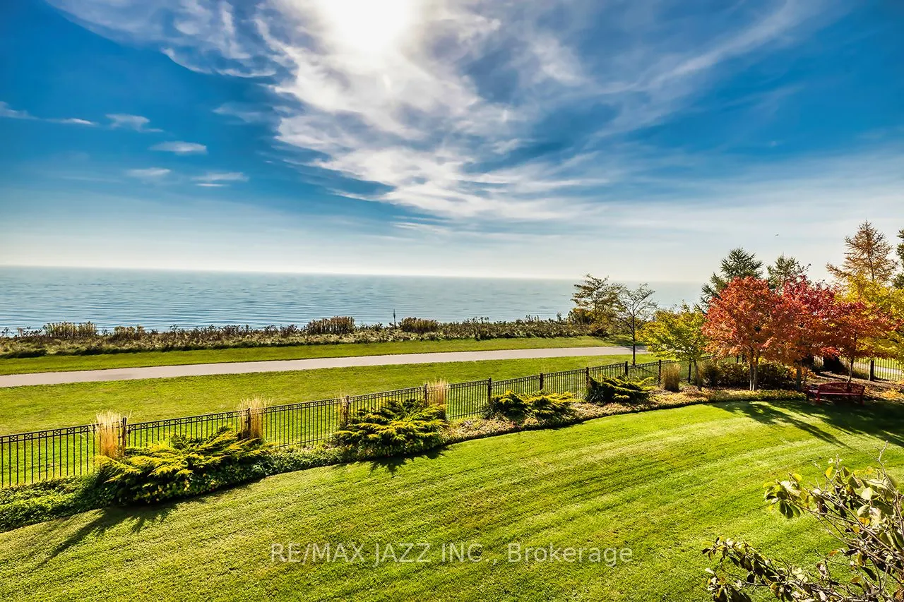 375 Lakebreeze Drive, #102