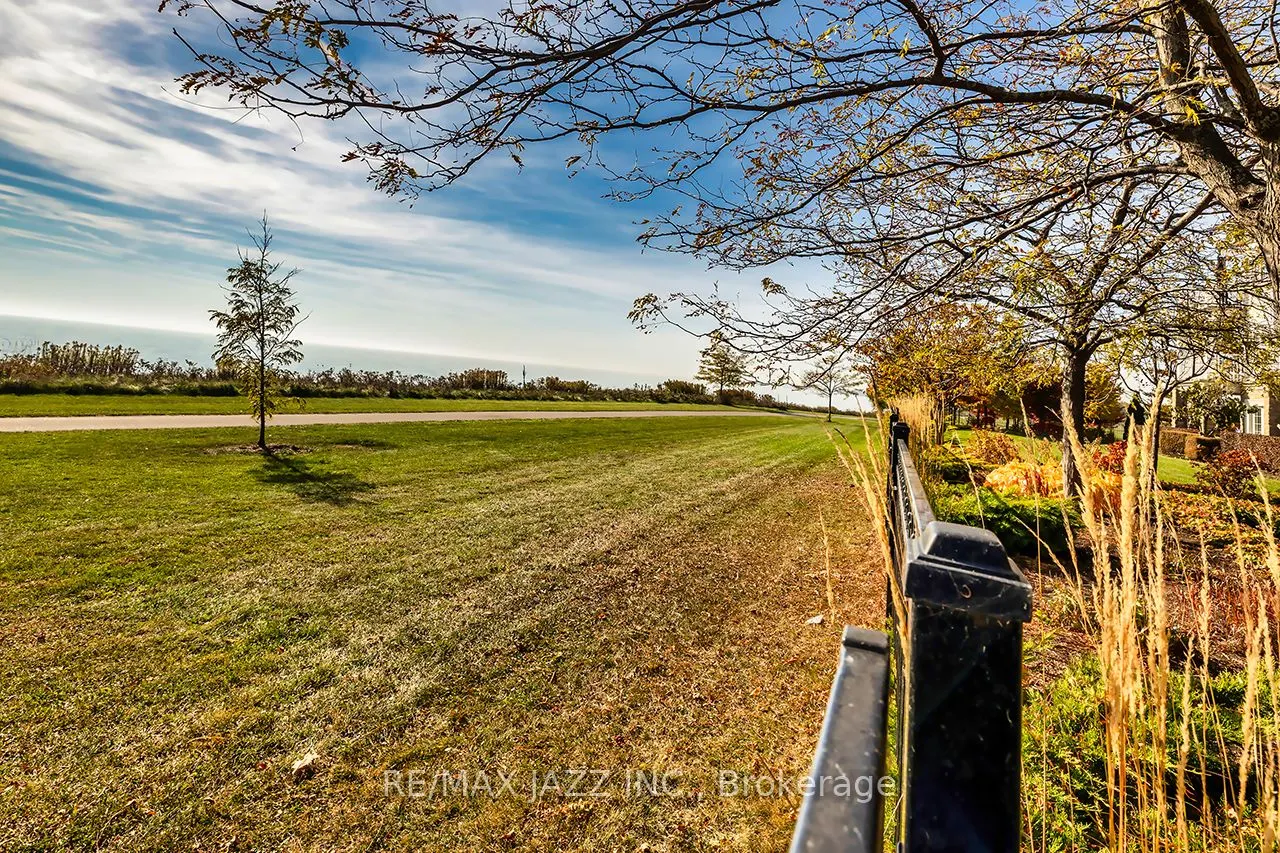 375 Lakebreeze Drive, #102