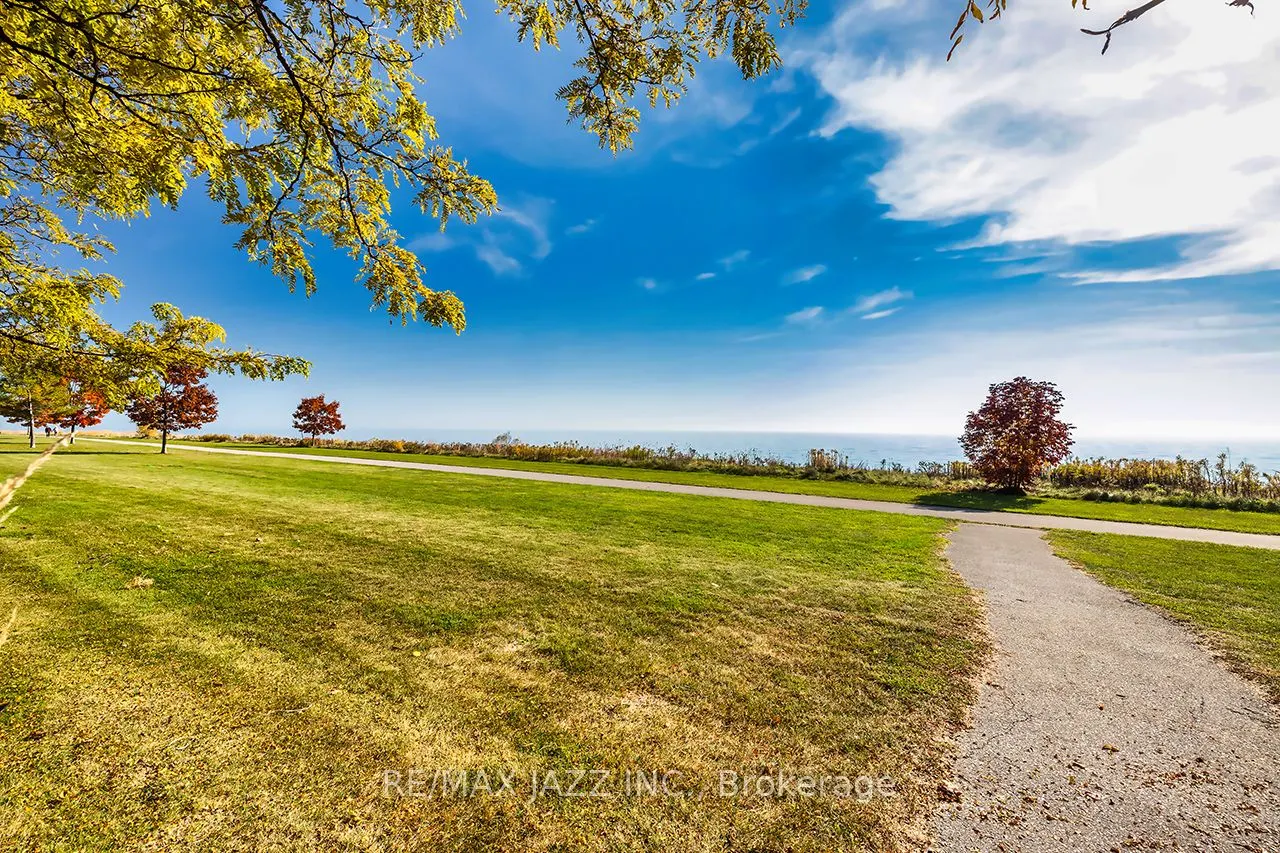 375 Lakebreeze Drive, #102