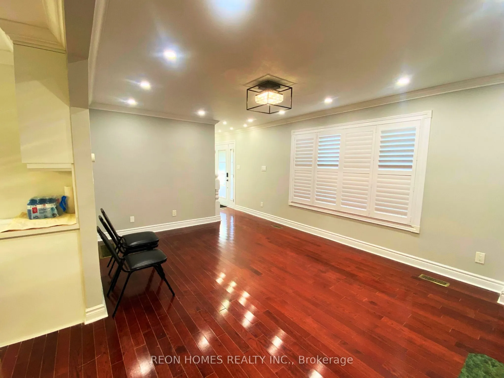 724 Sheppard Avenue, #(Main)