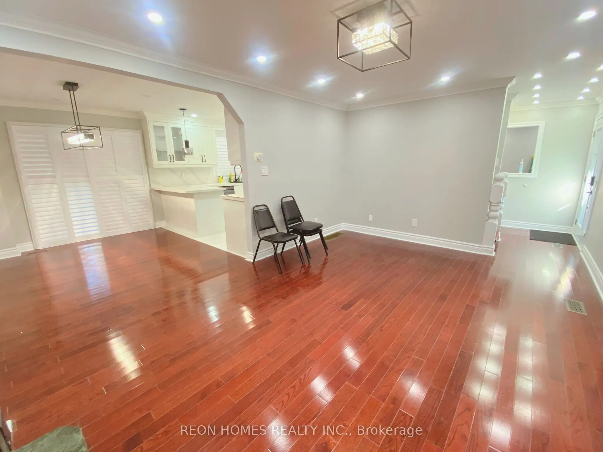 724 Sheppard Avenue, #(Main)