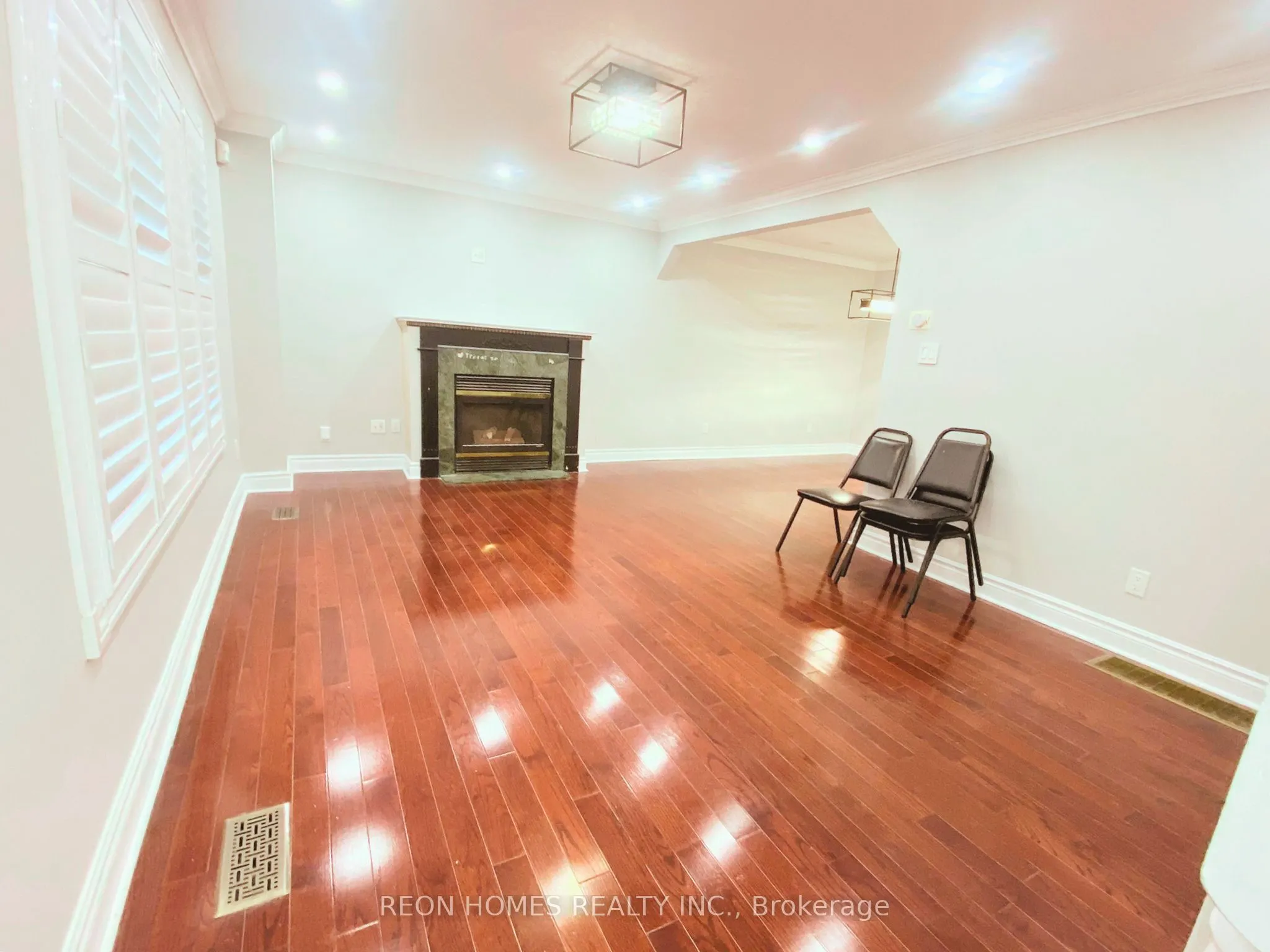 724 Sheppard Avenue, #(Main)