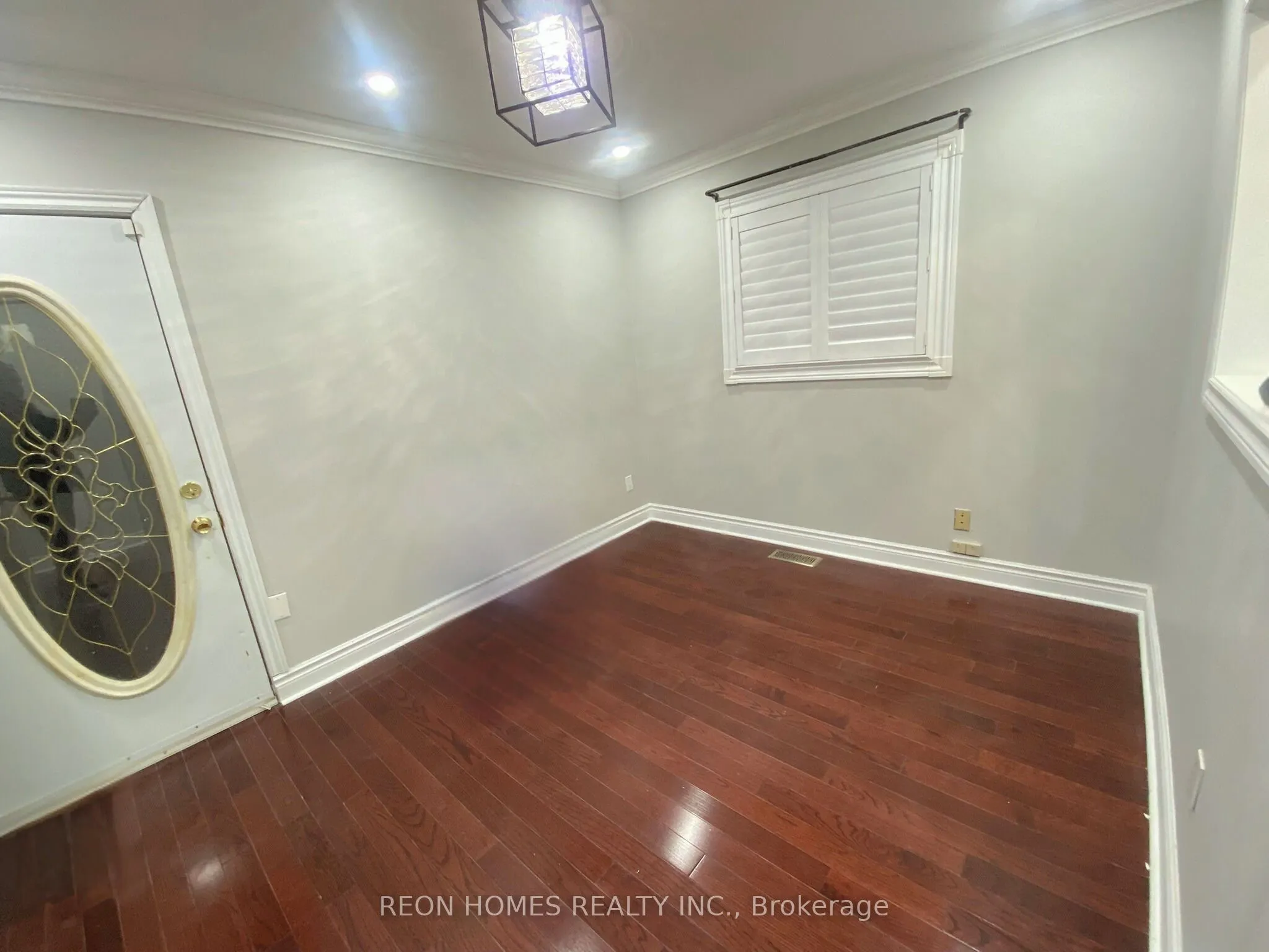 724 Sheppard Avenue, #(Main)