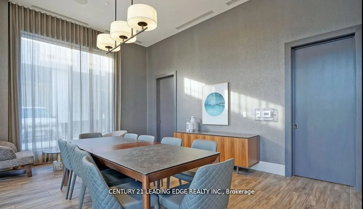 2550 Simcoe Street N, #320