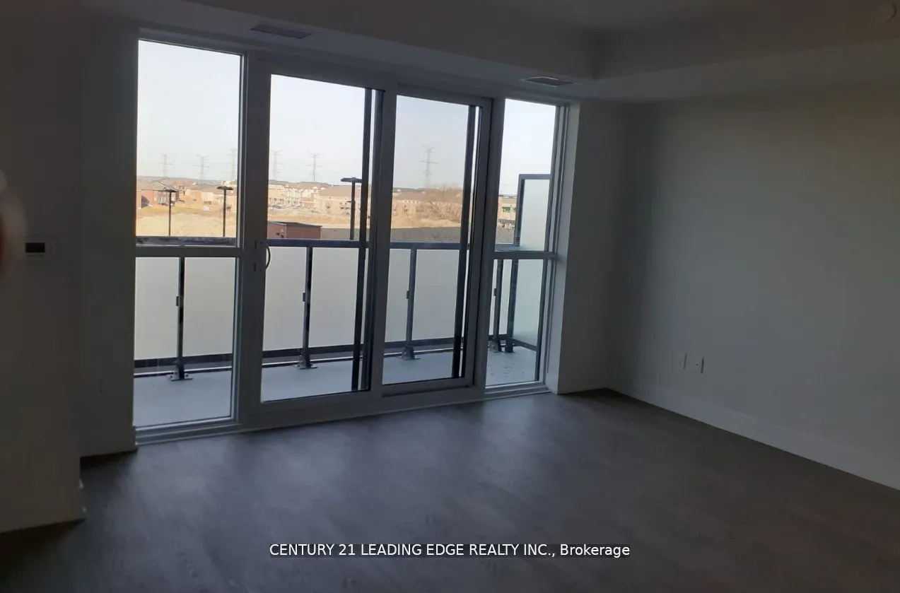 2550 Simcoe Street N, #320