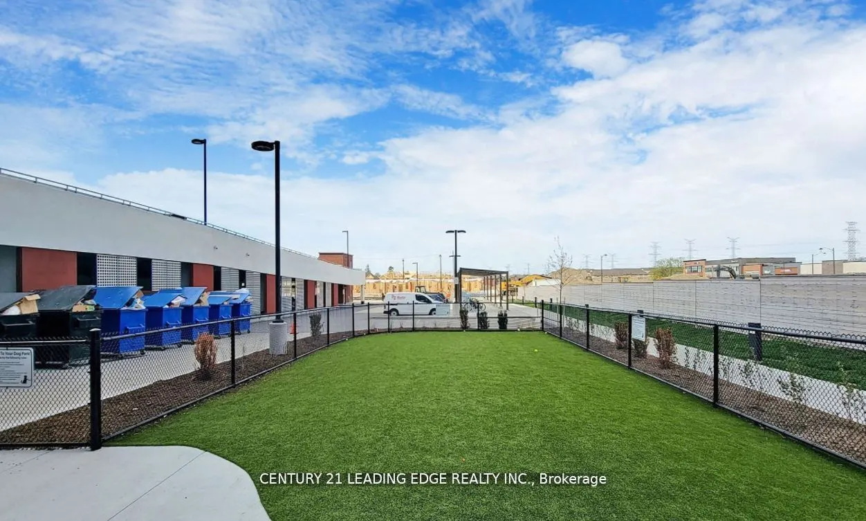 2550 Simcoe Street N, #320