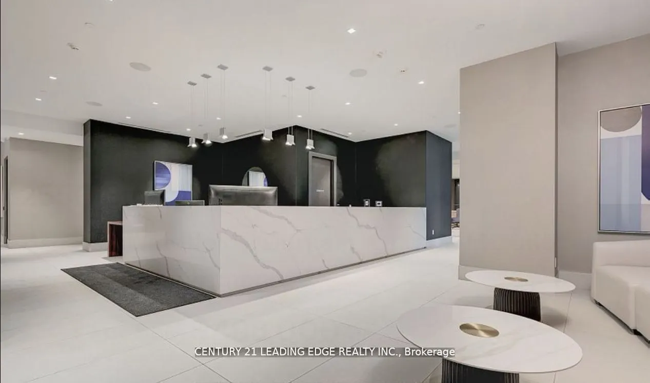 2550 Simcoe Street N, #320