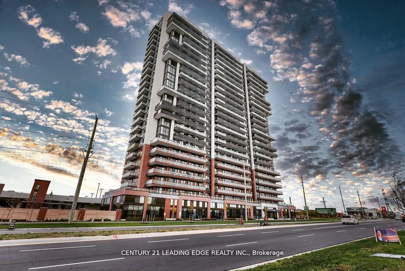 2550 Simcoe Street N, #320