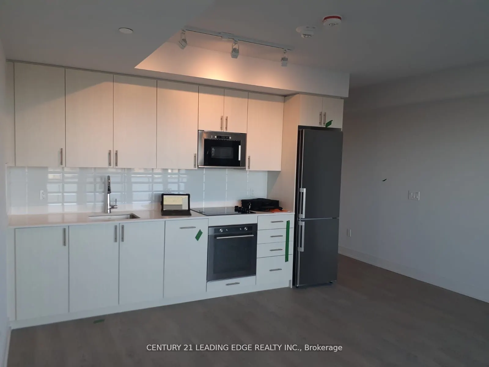 2550 Simcoe Street N, #320