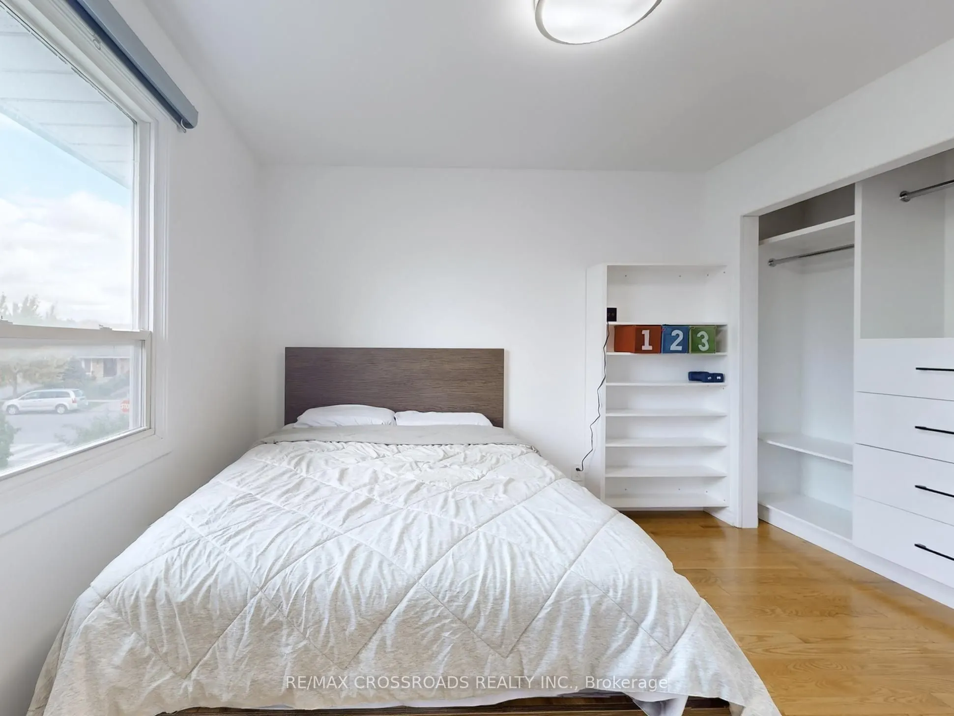 49 King Louis Crescent