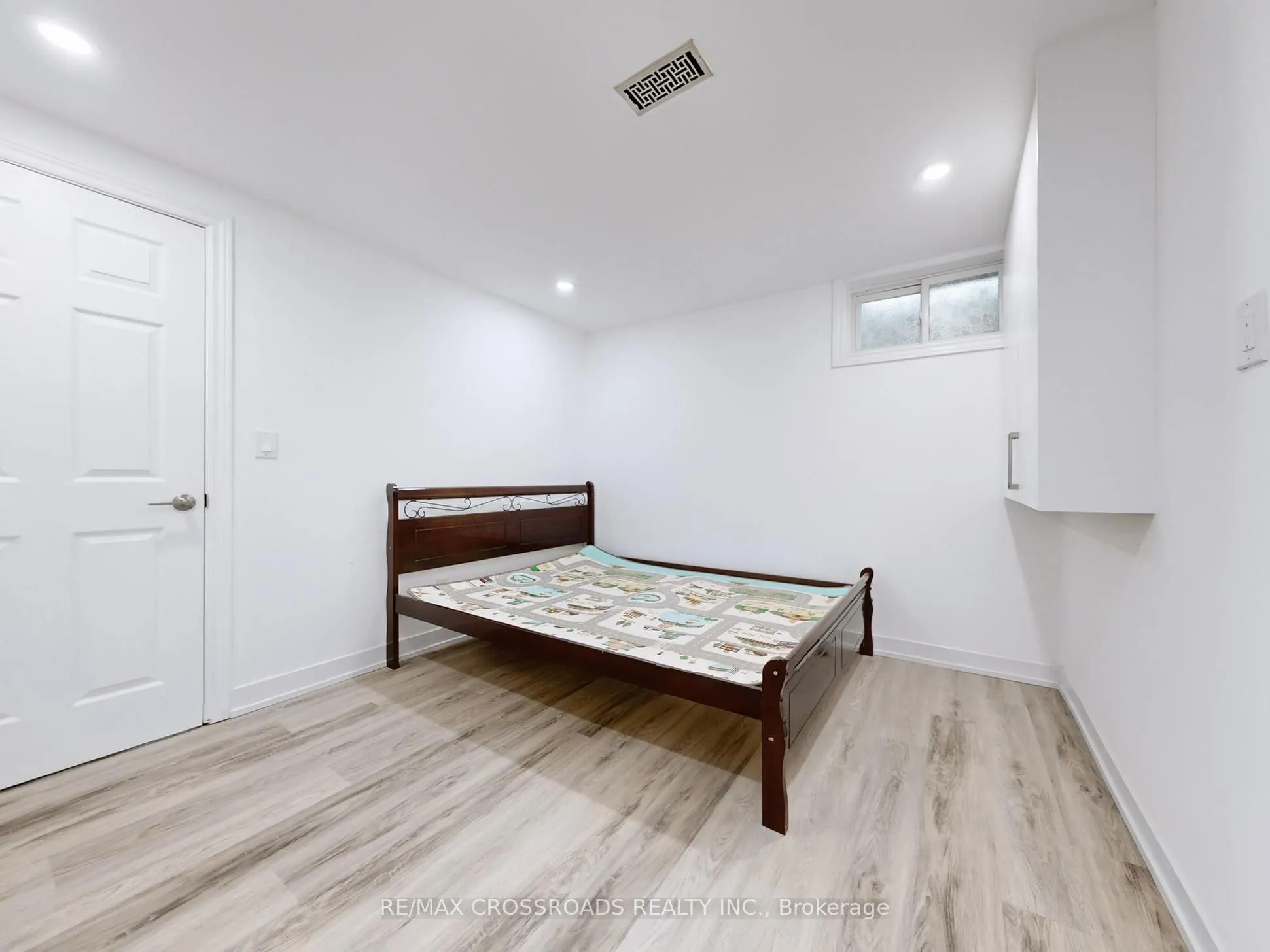 49 King Louis Crescent