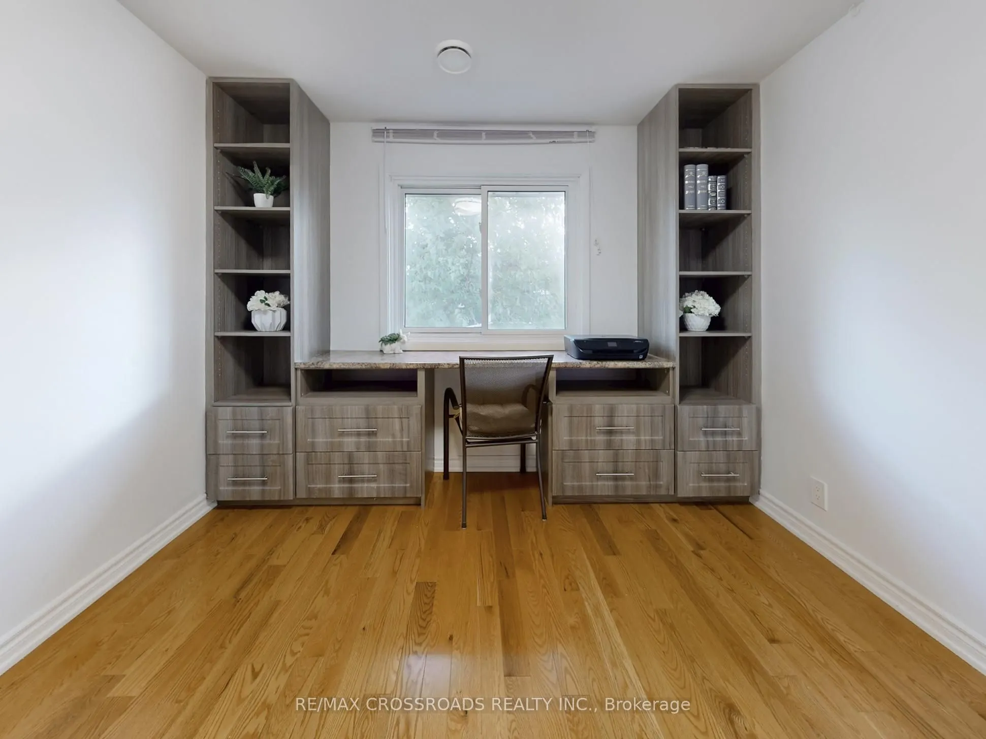 49 King Louis Crescent