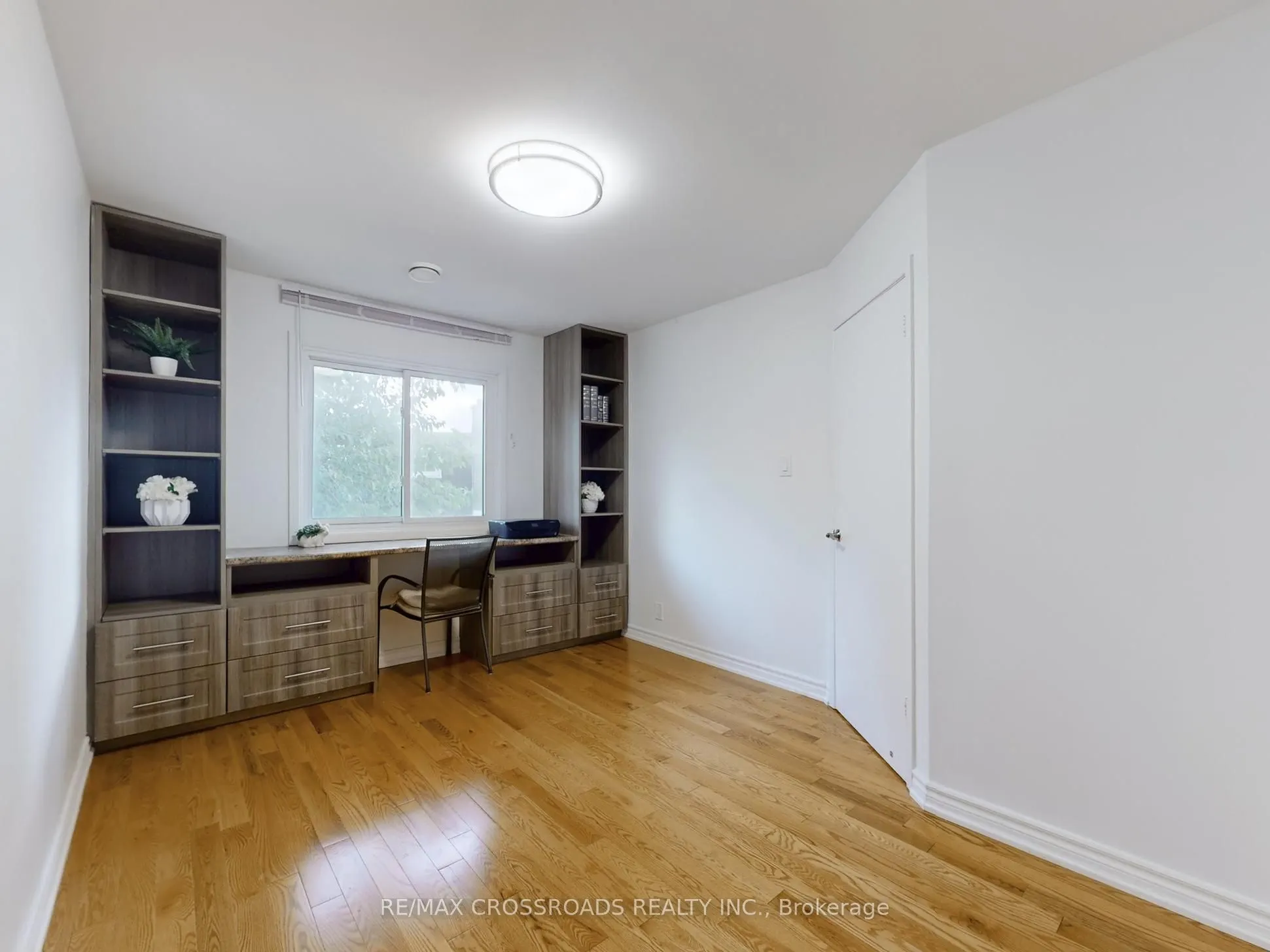 49 King Louis Crescent