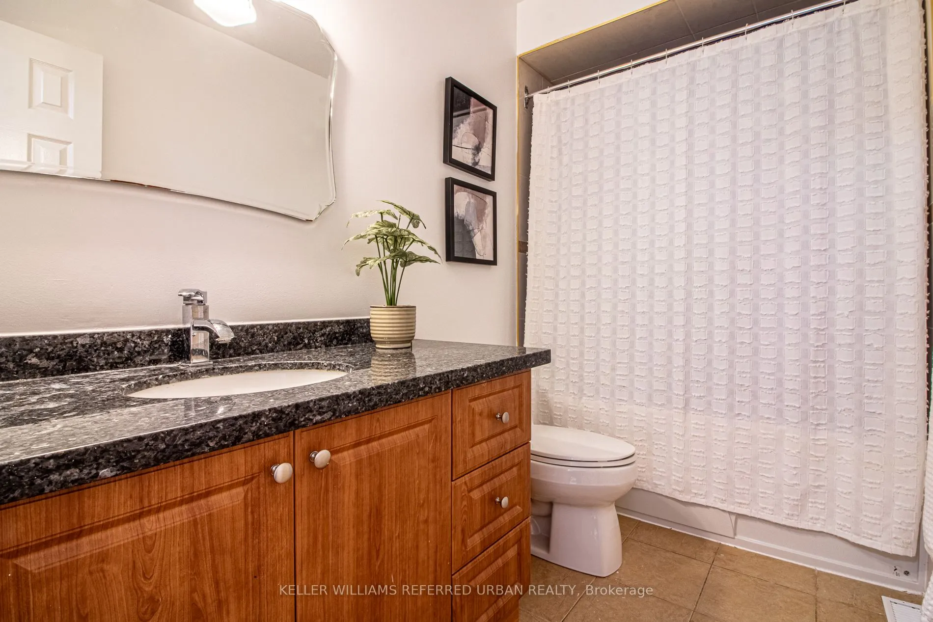 63 Holmbush Crescent