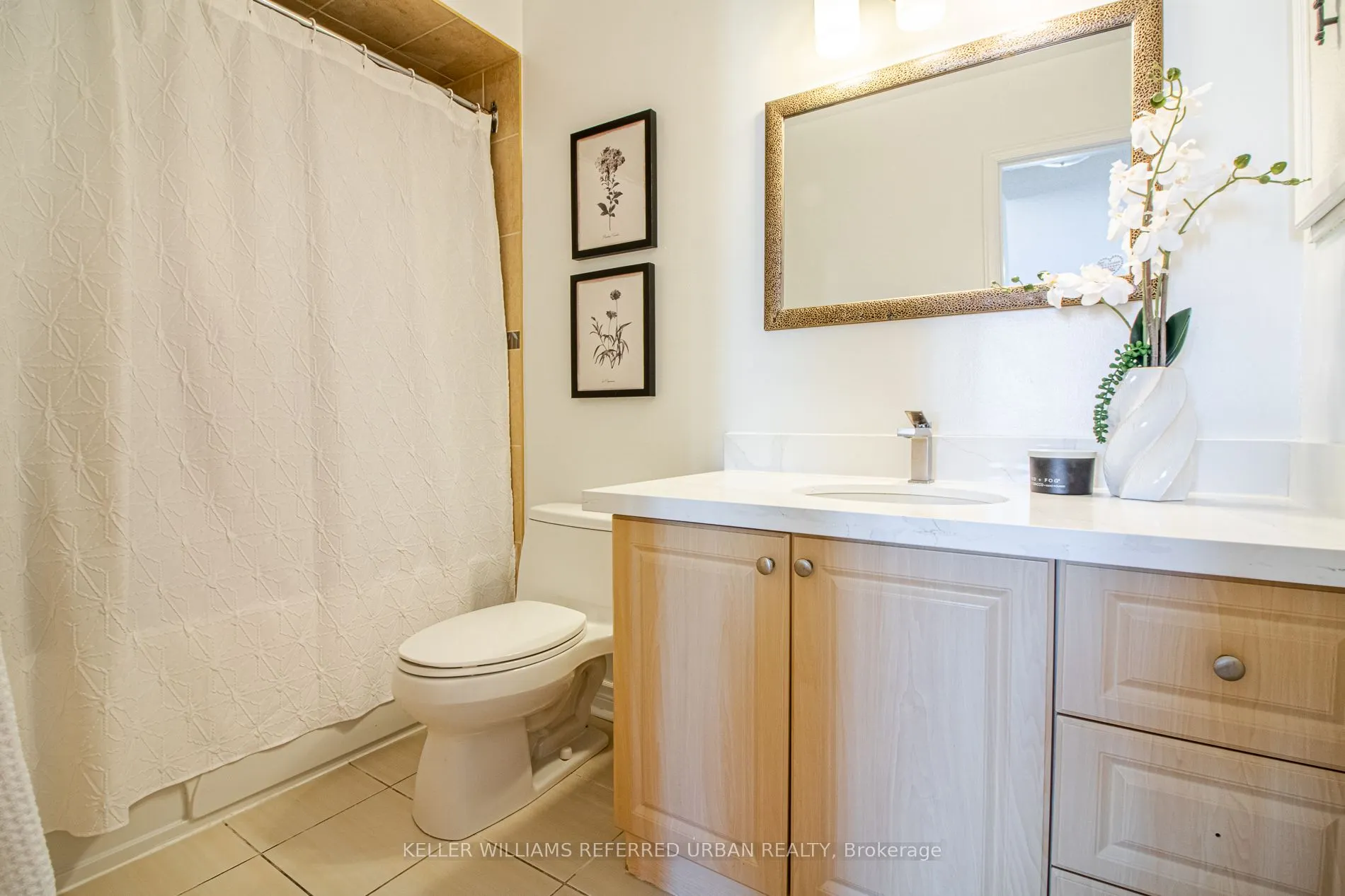 63 Holmbush Crescent