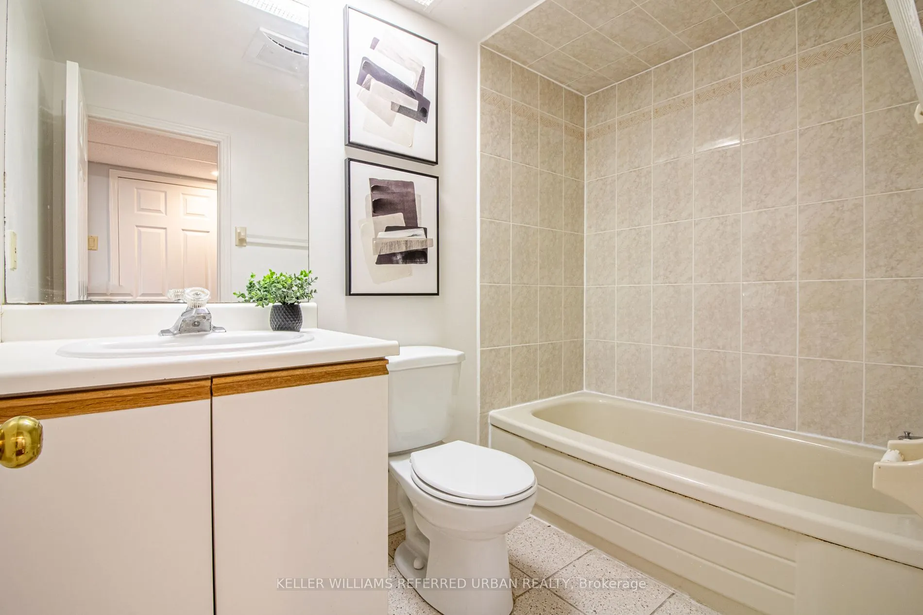 63 Holmbush Crescent