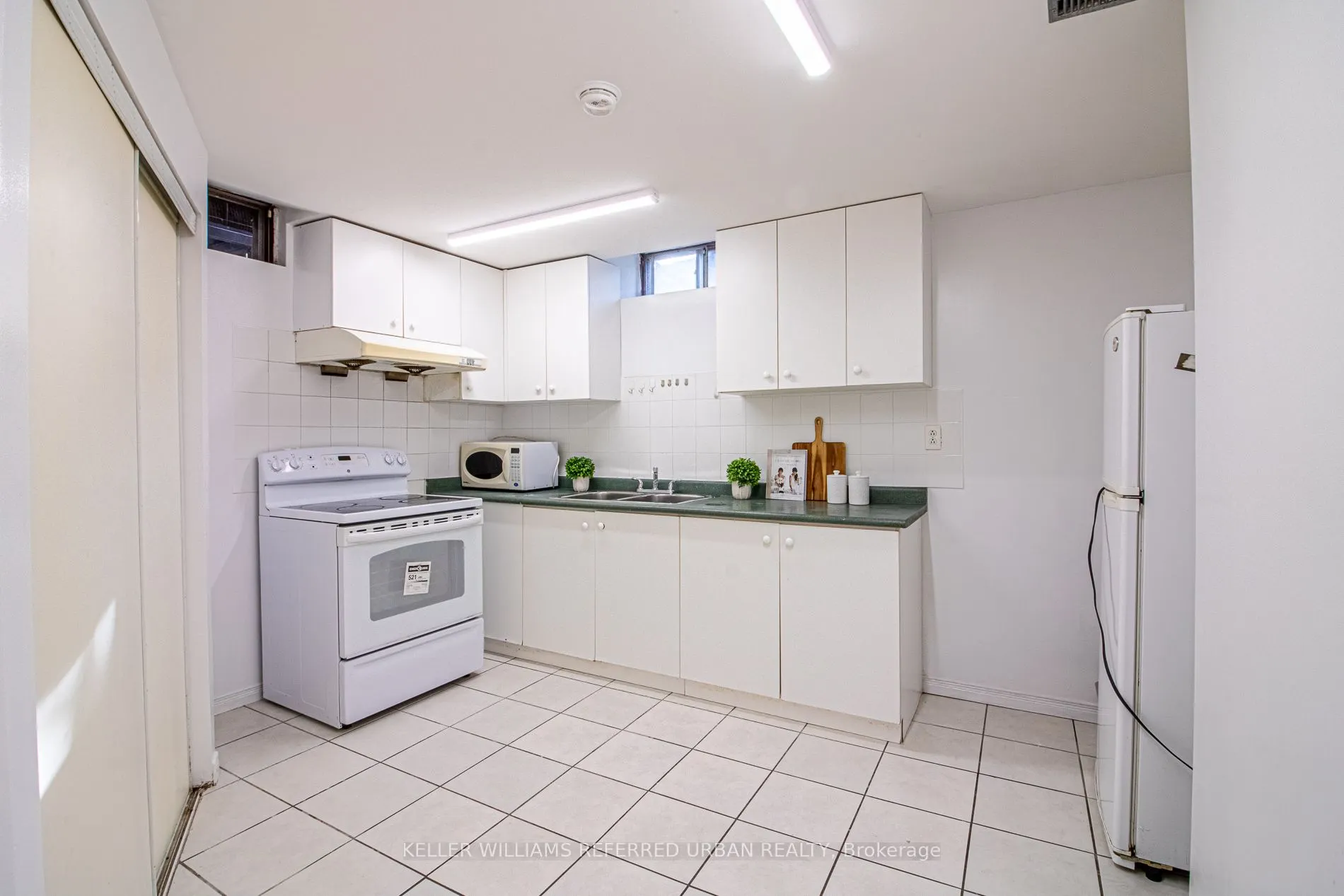 63 Holmbush Crescent