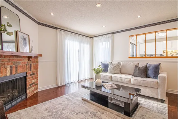 63 Holmbush Crescent