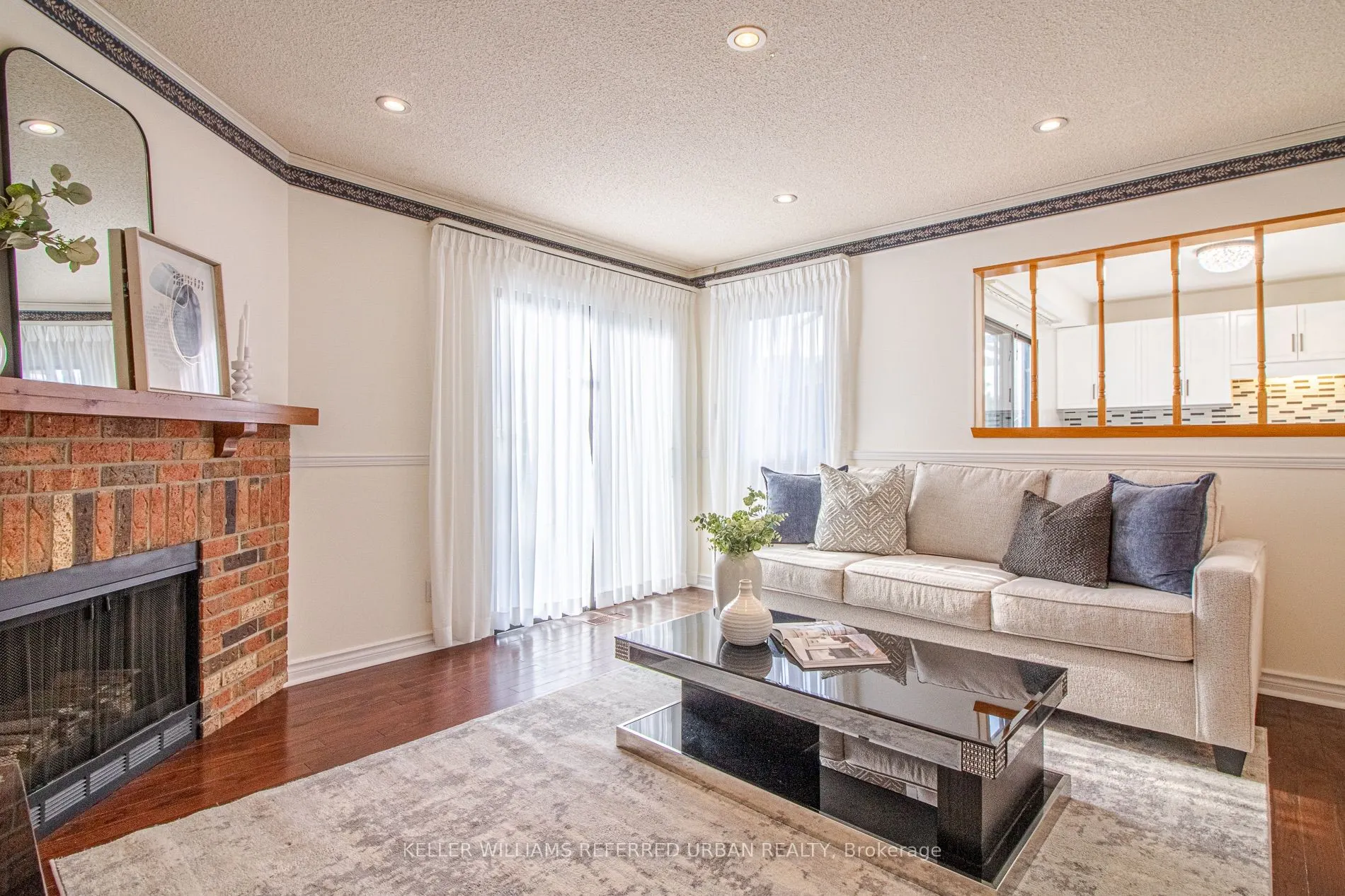 63 Holmbush Crescent