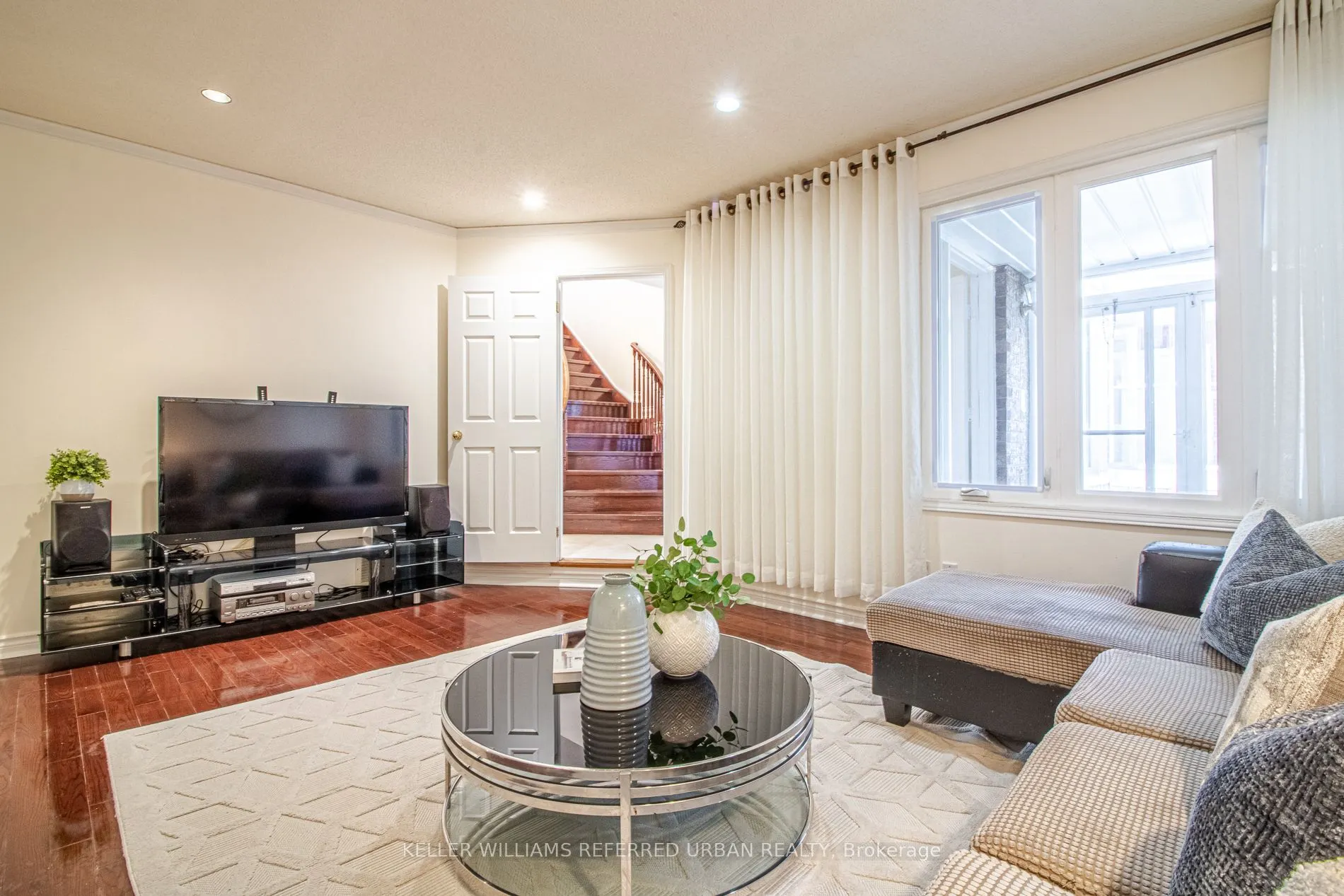 63 Holmbush Crescent