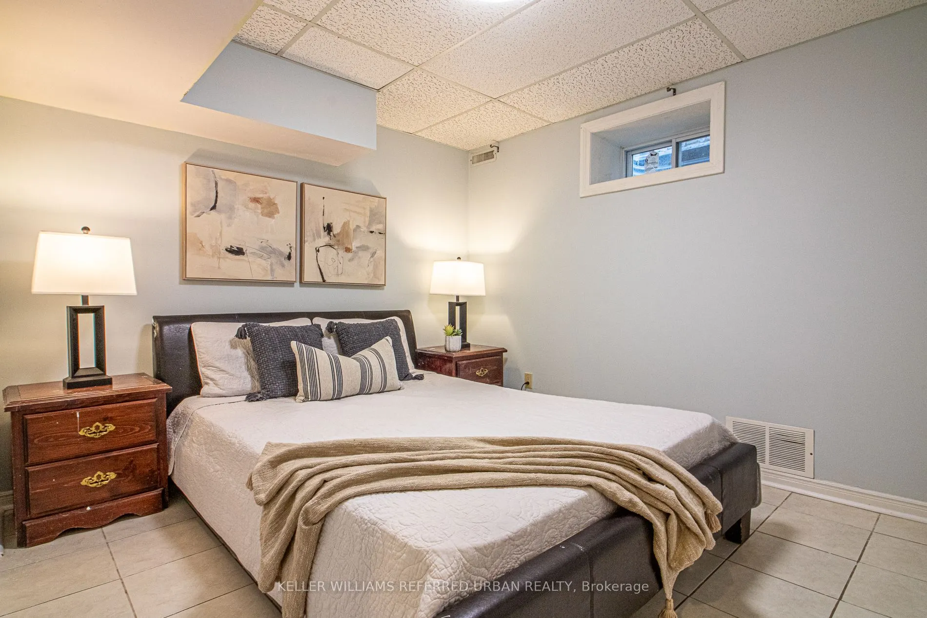 63 Holmbush Crescent