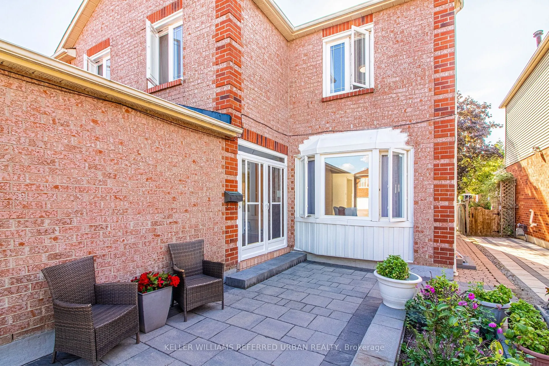 63 Holmbush Crescent