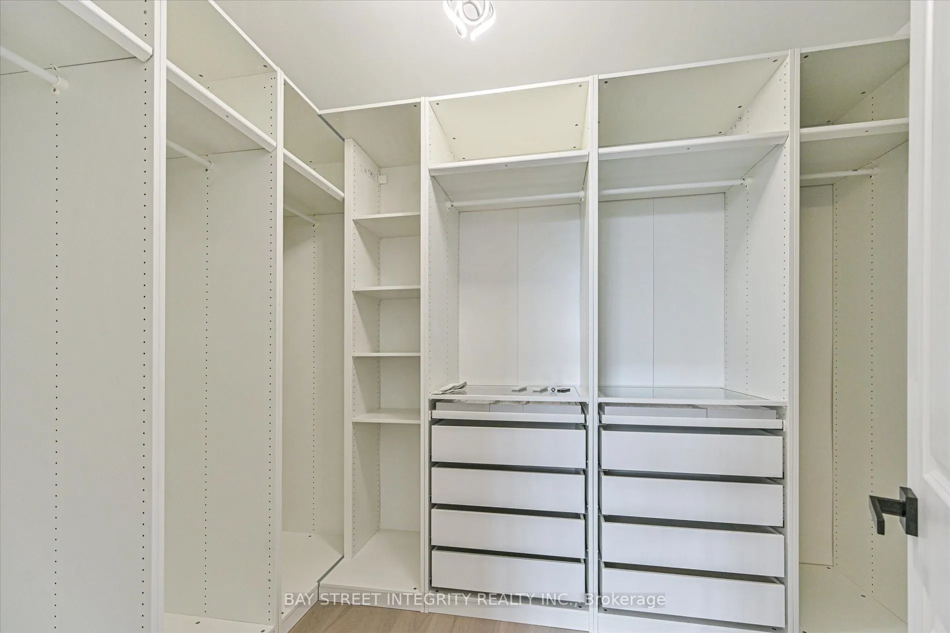 1553 Honey Locust Place