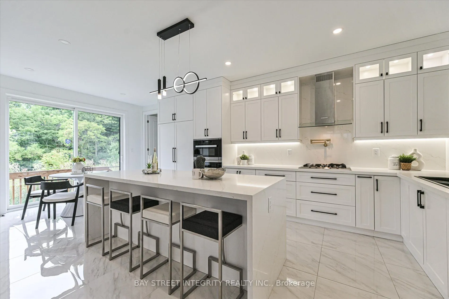 1553 Honey Locust Place