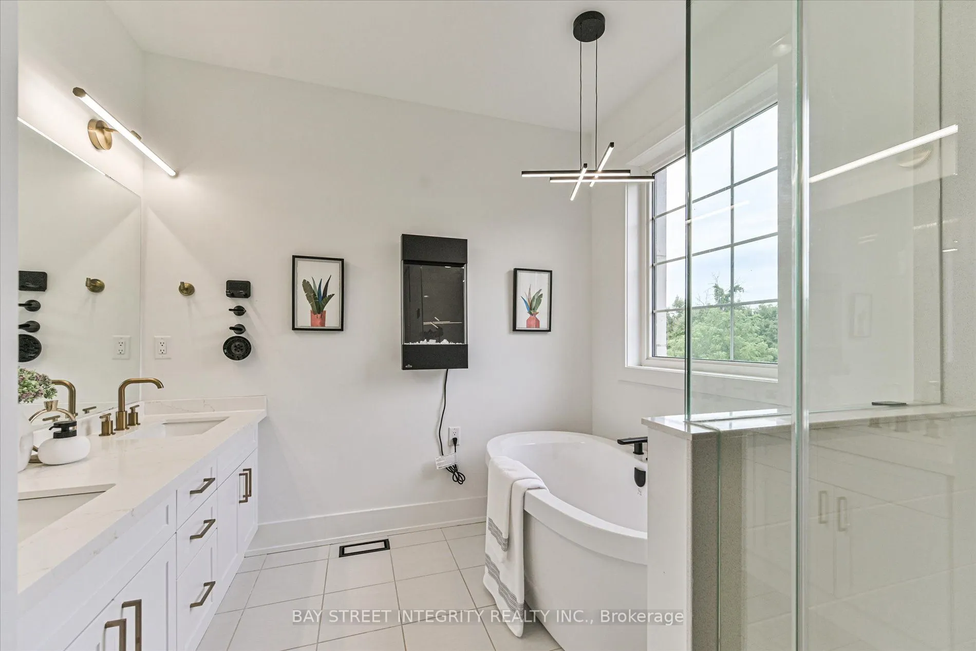 1553 Honey Locust Place