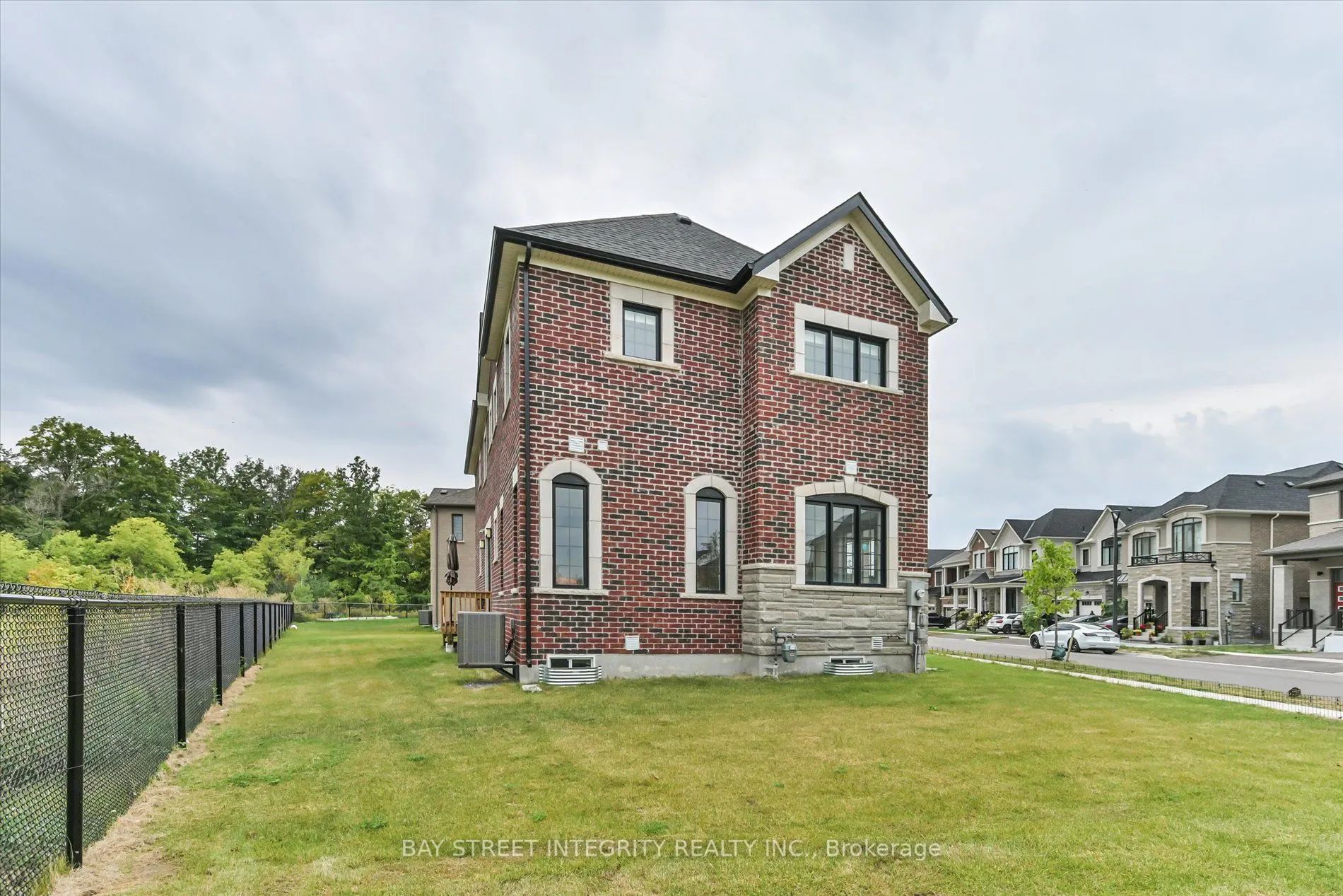 1553 Honey Locust Place