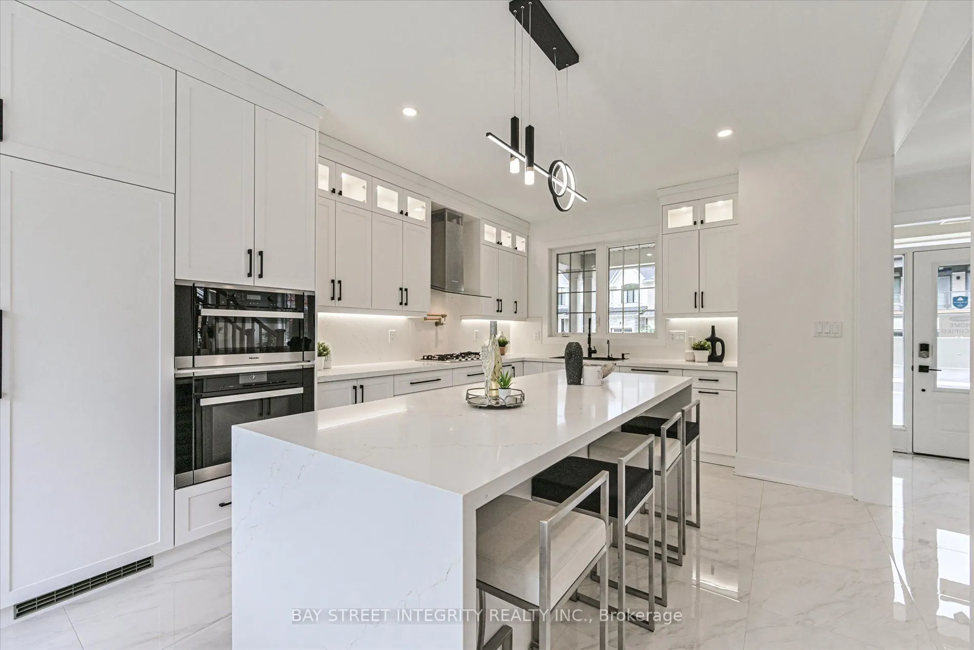 1553 Honey Locust Place