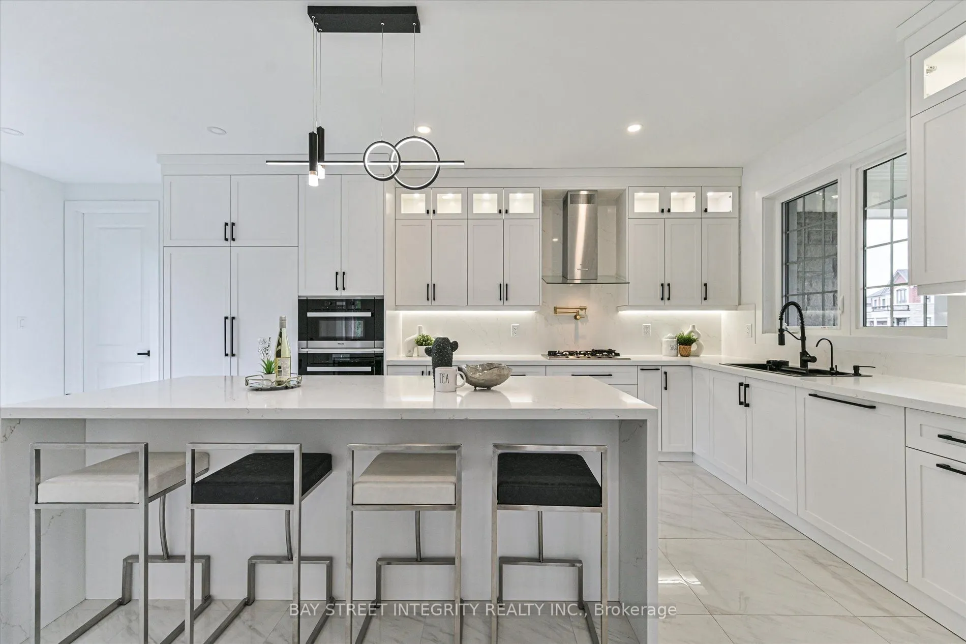 1553 Honey Locust Place