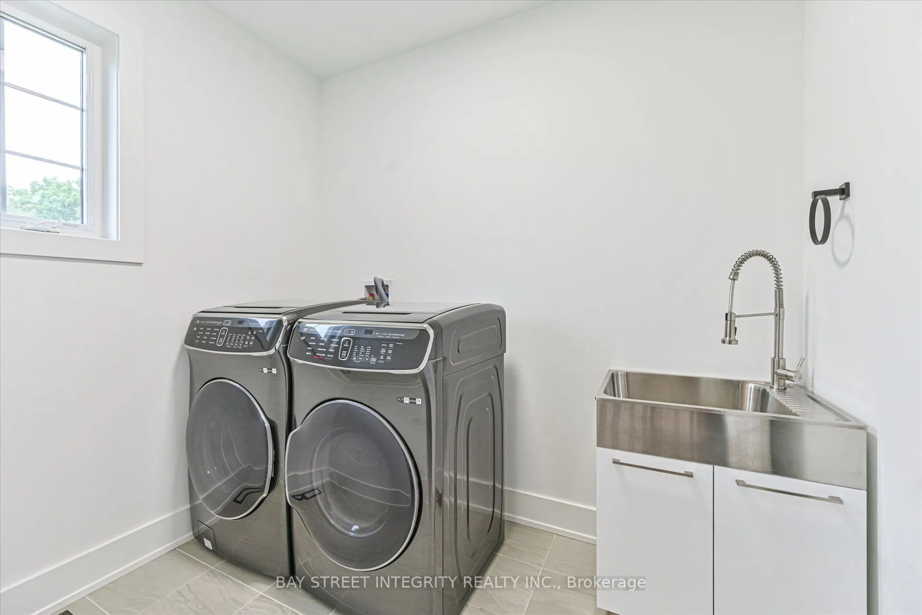 1553 Honey Locust Place