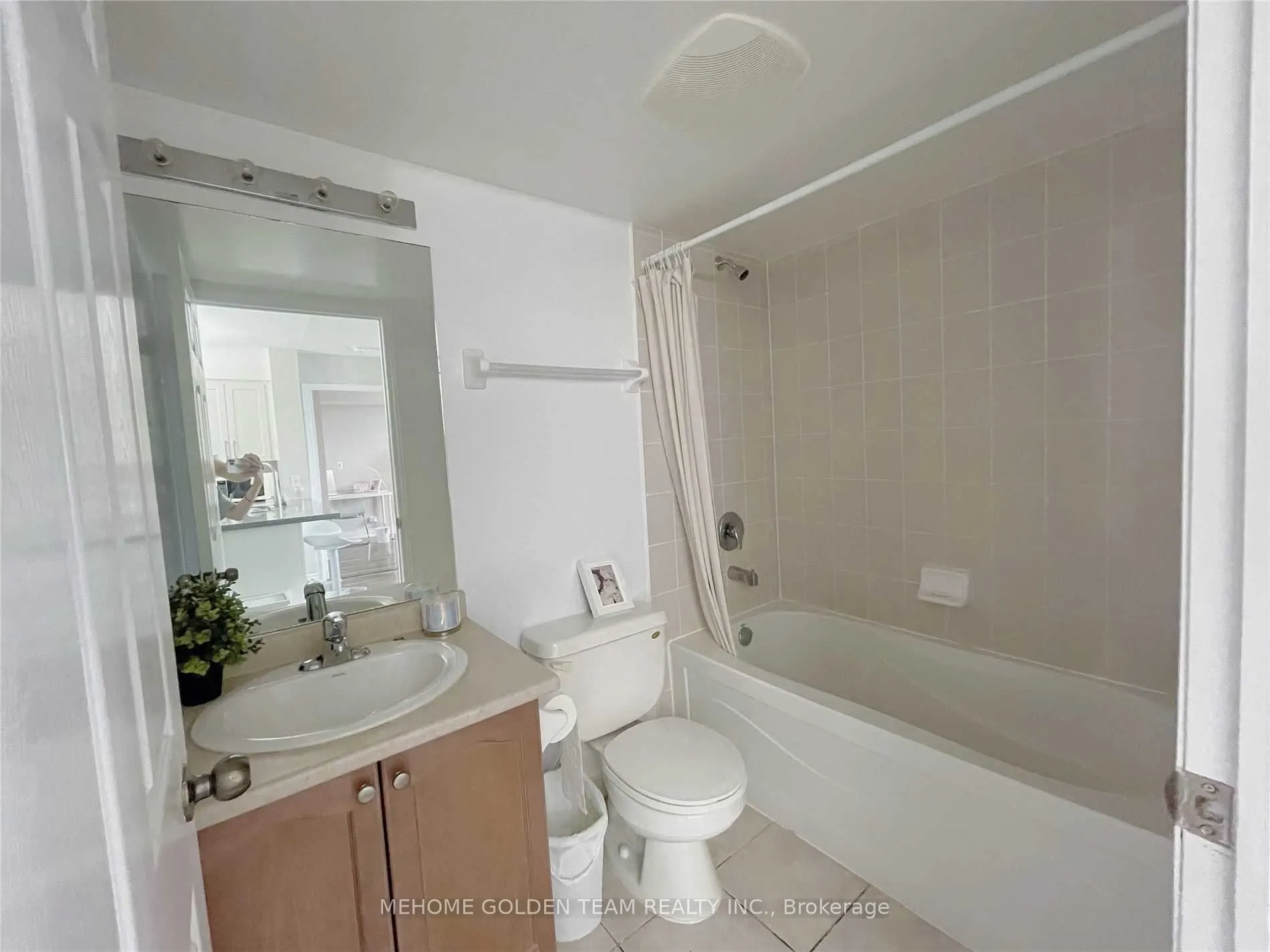 68 Grangeway Avenue, #1712